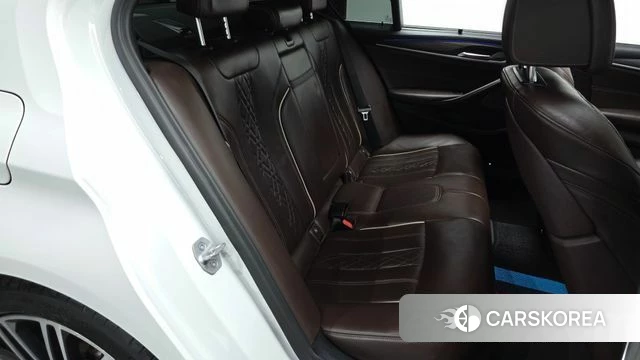 BMW 5 Series (G30) 2020 Белый из Кореи, фото 2