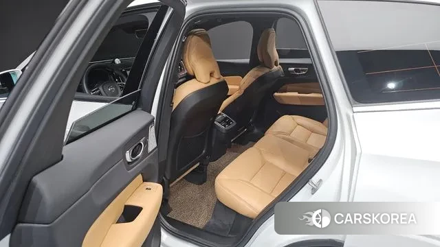 Volvo XC60 second Generation 2024 Белый из Кореи, фото 2