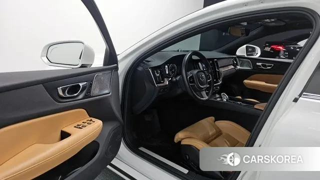 Volvo S60 3rd generation 2021 Белый из Кореи, фото 2