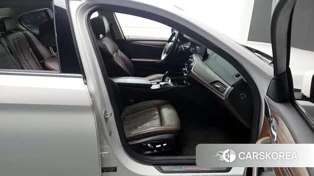 BMW 5 Series (G30) 2018 Белый из Кореи, фото 2