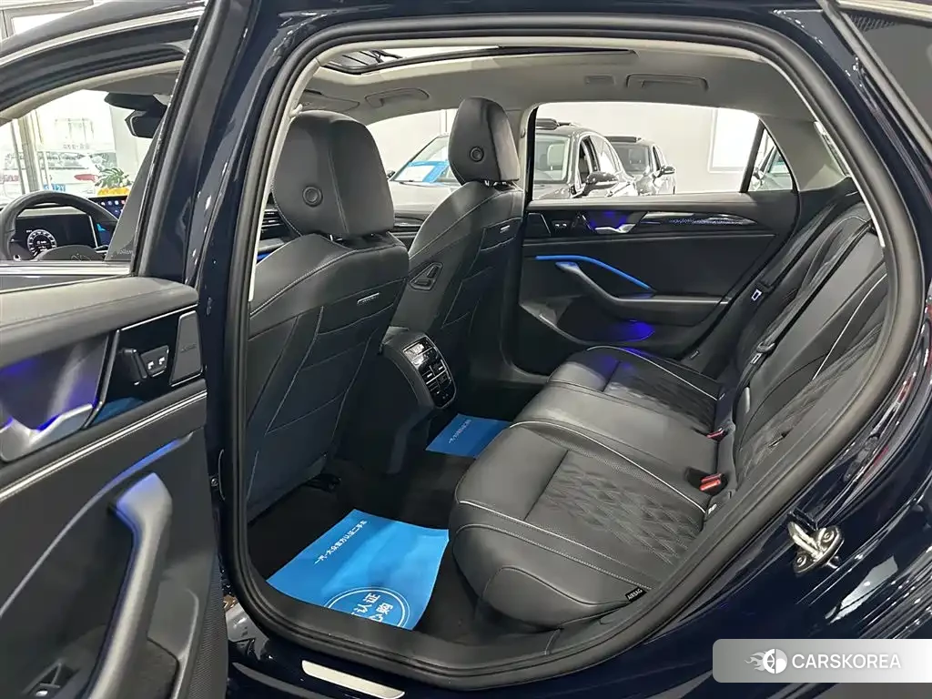 Volkswagen Magotan 2024 Синий из Китая, фото 2