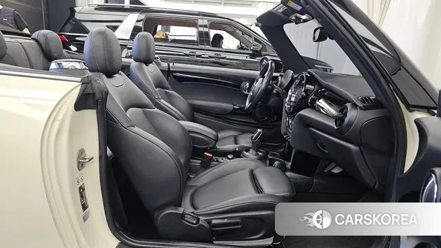 Mini Cooper Convertible 2022 Жемчужный цвет из Кореи, фото 2