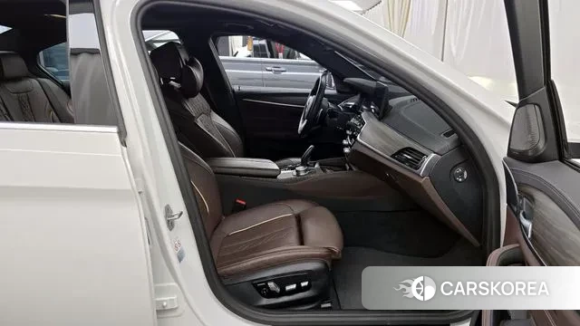 BMW 5 Series (G30) 2020 Белый из Кореи, фото 2