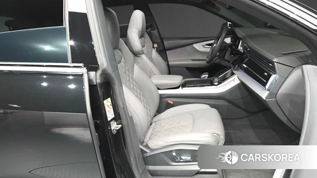 Audi Q8 (4M) 2023 Черный из Кореи, фото 2