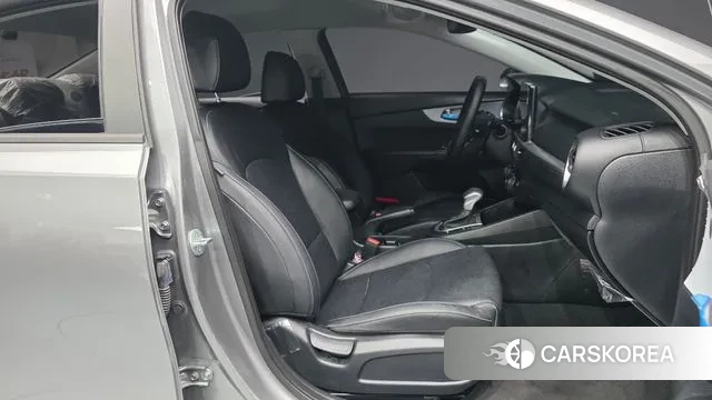 Kia The New K3 2nd generation 2023 Серебряный из Кореи, фото 2