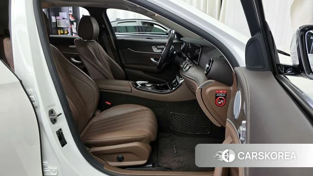 Mercedes-Benz E-Class W213 2019 Белый из Кореи, фото 2