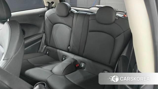Mini Cooper 2023 Красный из Кореи, фото 2