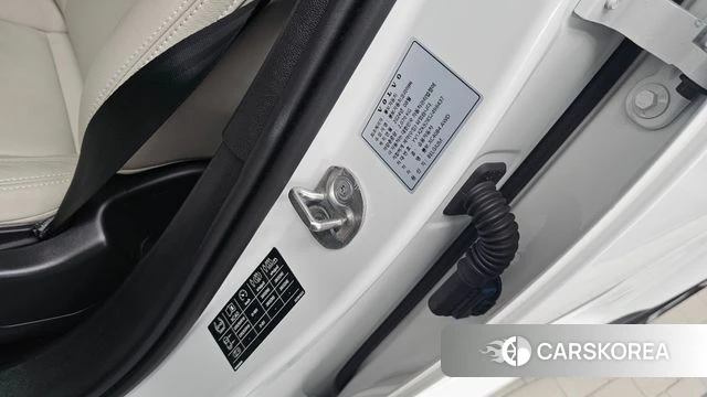 Volvo XC40 2025 Белый из Кореи, фото 2