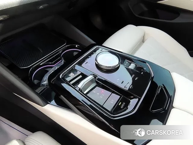 BMW 5 Series (G60) 2025 Серебристо-серый из Кореи, фото 2