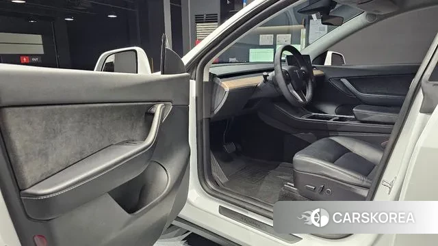 Tesla Model Y 2022 Белый из Кореи, фото 2