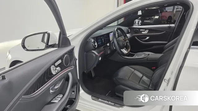 Mercedes-Benz E-Class W213 2021 Белый из Кореи, фото 2