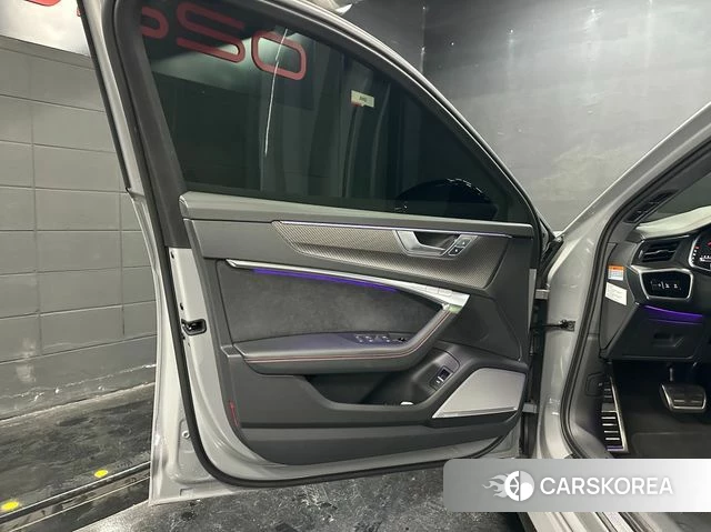 Audi RS6 (C8) 2022 Серебристо-серый из Кореи, фото 2