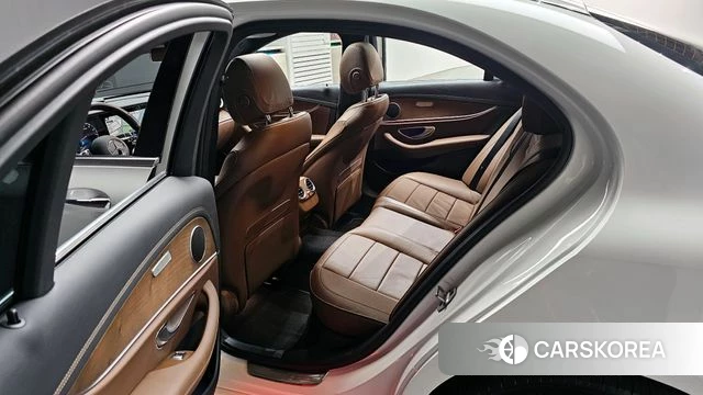Mercedes-Benz E-Class W213 2022 Белый из Кореи, фото 2