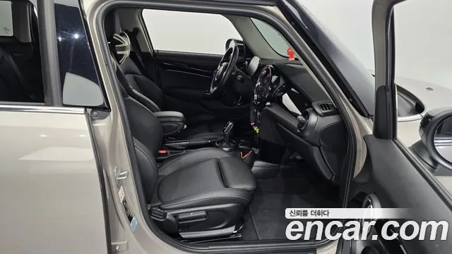 Mini Cooper 2021 Серебряный из Кореи, фото 2