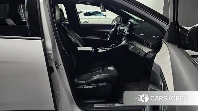 Peugeot 5008 second generation 2018 Белый из Кореи, фото 2