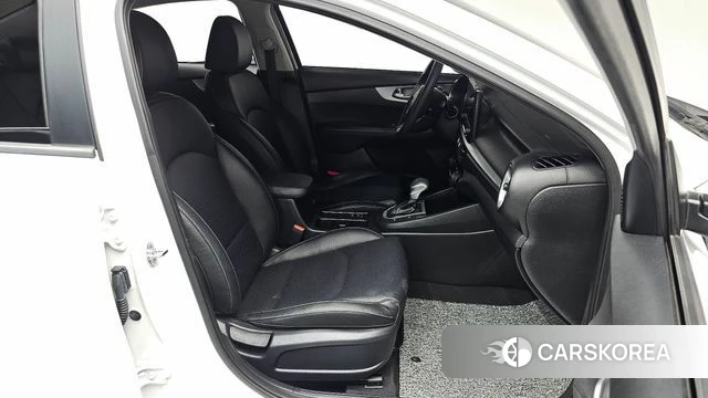 Kia The New K3 2nd generation 2021 Белый из Кореи, фото 2