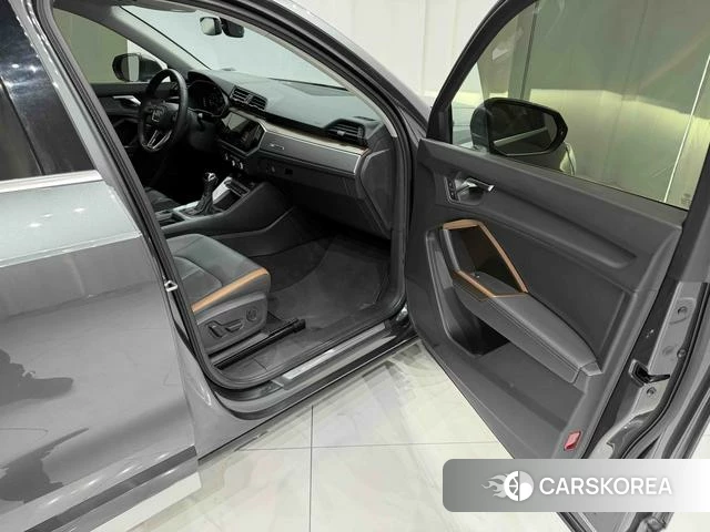 Audi Q3 2021 Темно-серый из Китая, фото 2