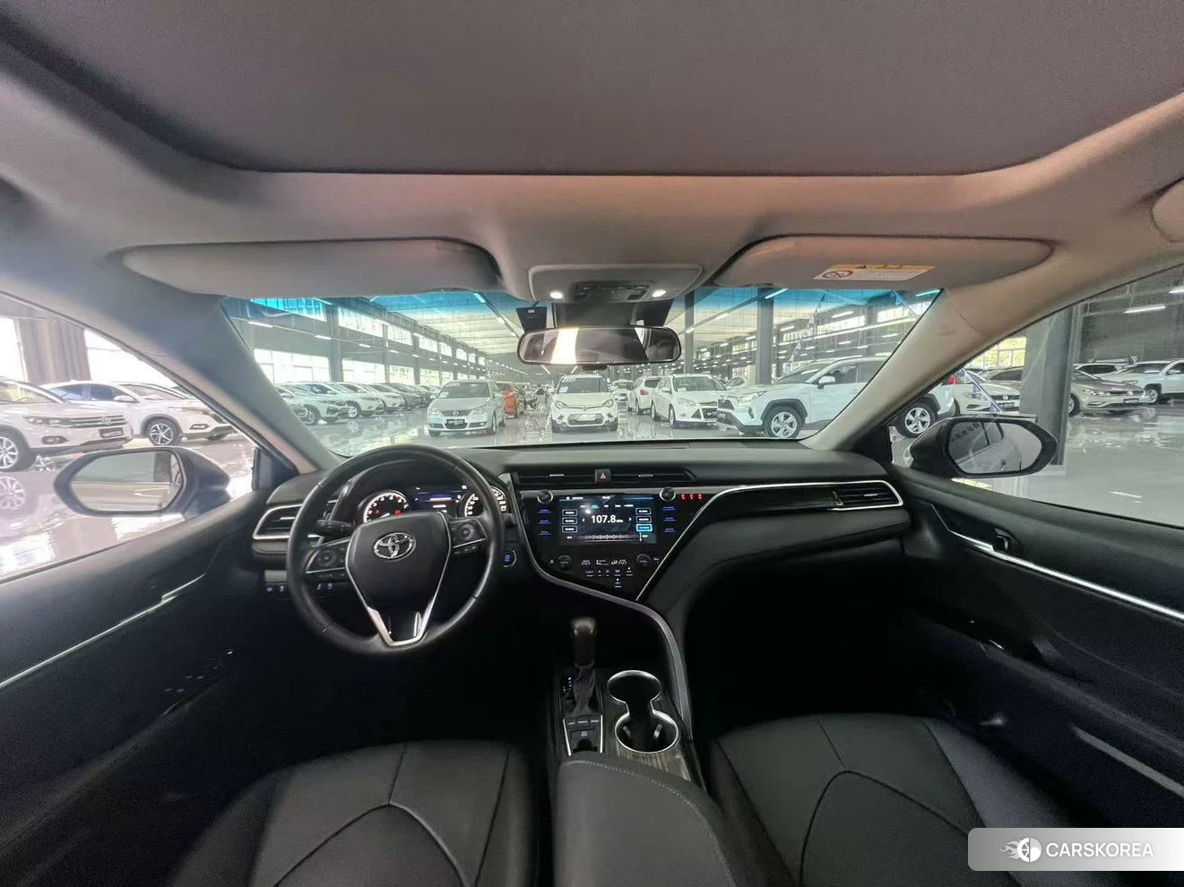 Toyota Camry 2019 Серебристо-серый из Китая, фото 2
