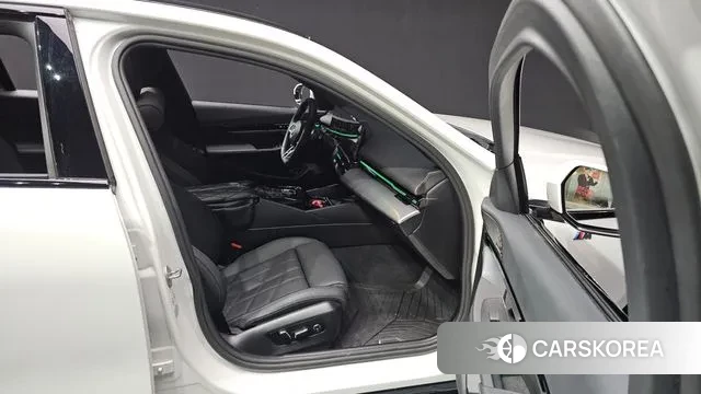 BMW 5 Series (G60) 2024 Белый из Кореи, фото 2