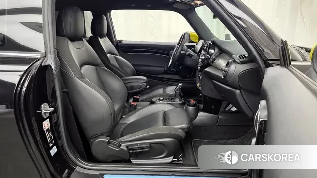 Mini Cooper Electric 2022 Черный из Кореи, фото 2