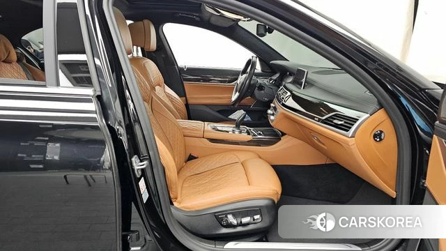 BMW 7 Series (G11) 2021 Черный из Кореи, фото 2