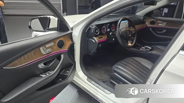 Mercedes-Benz E-Class W213 2018 Белый из Кореи, фото 2