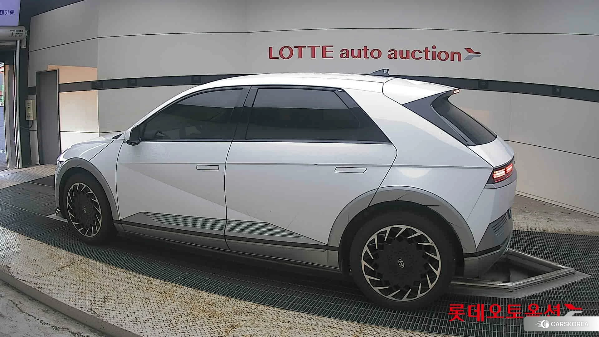 Hyundai IONIQ 5 2022 Atlas White из Кореи, фото 2