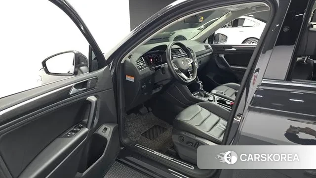 Volkswagen Tiguan second Generation 2023 Серый из Кореи, фото 2