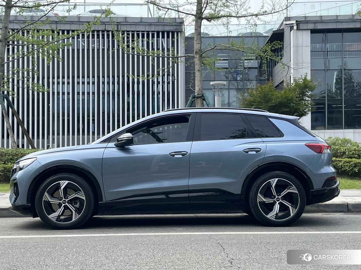 Audi Q4 2022 Синий из Китая, фото 2