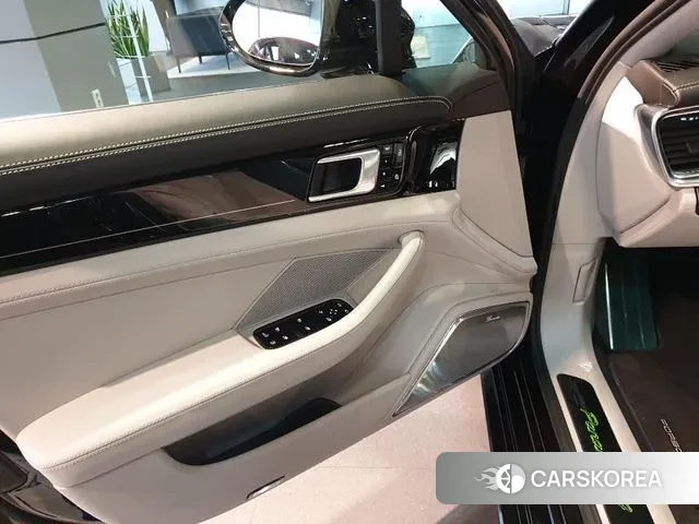 Porsche Panamera (971) 2020 Черный из Кореи, фото 2