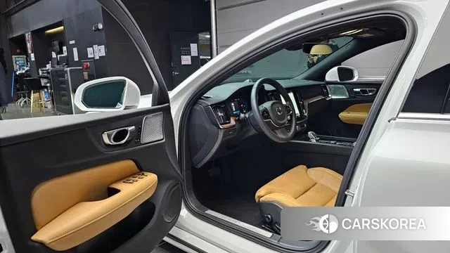 Volvo S60 3rd generation 2024 Белый из Кореи, фото 2