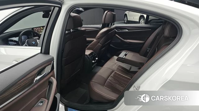 BMW 5 Series (G30) 2020 Белый из Кореи, фото 2