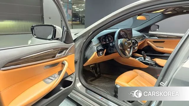 BMW 5 Series (G30) 2020 Серый из Кореи, фото 2