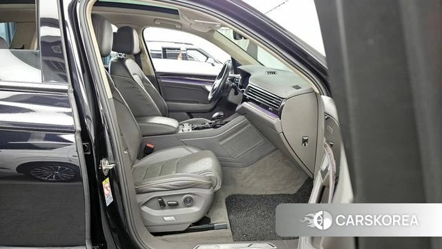 Volkswagen Touareg 3rd generation 2021 Черный из Кореи, фото 2