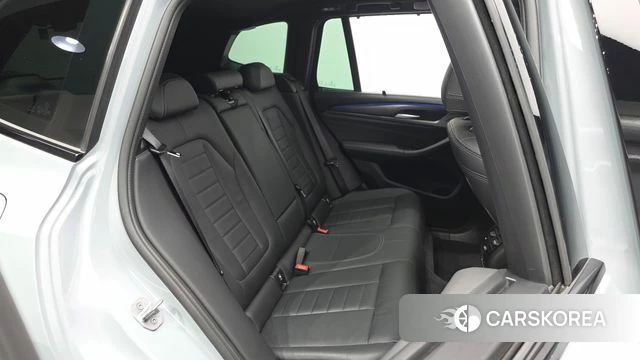 BMW X3 (G01) 2022 Светло-серебряный цвет из Кореи, фото 2