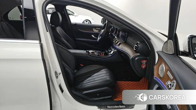 Mercedes-Benz E-Class W213 2019 Белый из Кореи, фото 2