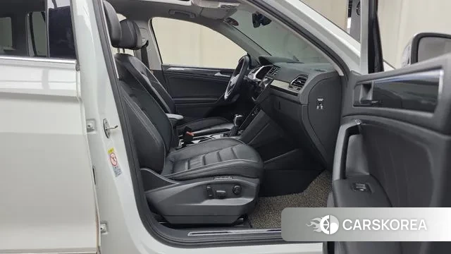 Volkswagen Tiguan second Generation 2021 Белый из Кореи, фото 2