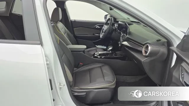 Chevrolet (GM Daewoo) Trax Crossover 2024 Белый из Кореи, фото 2