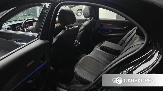 Mercedes-Benz E-Class W213 2019 Черный из Кореи, фото 2