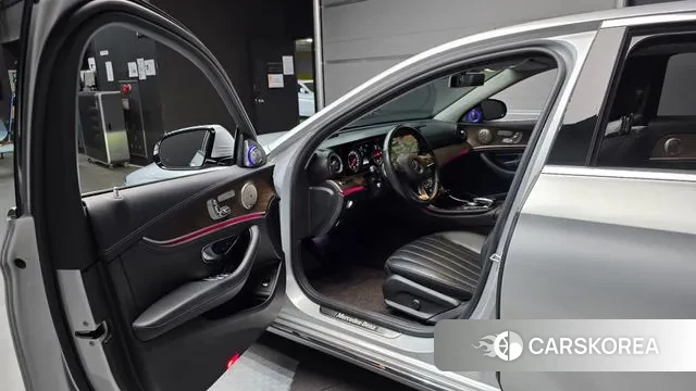 Mercedes-Benz E-Class W213 2018 Серебряный из Кореи, фото 2