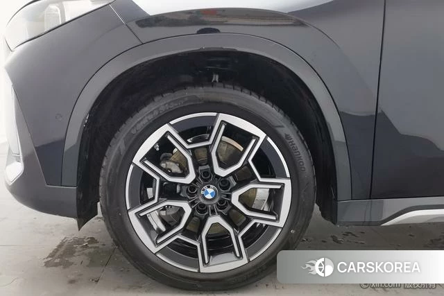 BMW iX1 2024 Черный из Китая, фото 2