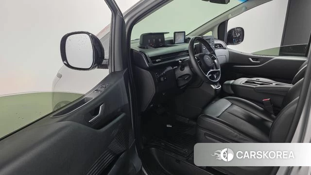 Hyundai Staria 2021 Серебристо-серый из Кореи, фото 2