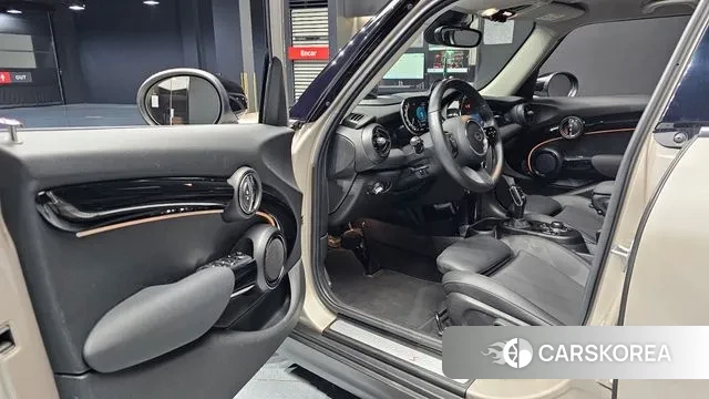 Mini Cooper S 2021 Жемчужный цвет из Кореи, фото 2