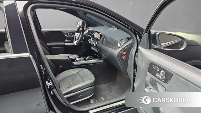 Mercedes-Benz GLA - Class H247 2023 Черный из Кореи, фото 2