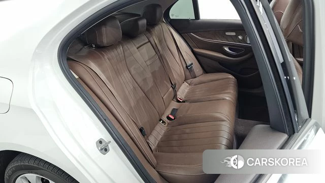 Mercedes-Benz E-Class W213 2018 Белый из Кореи, фото 2