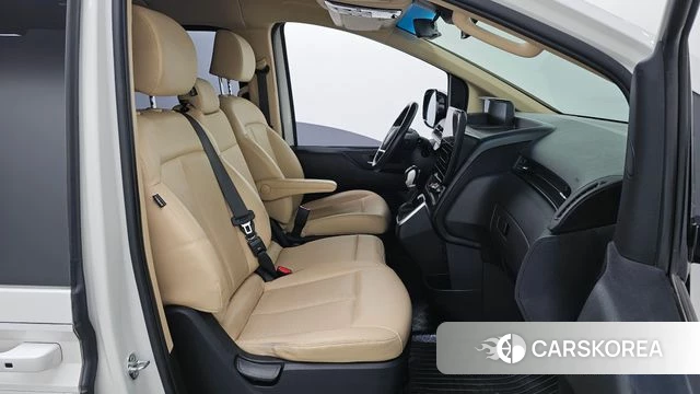 Hyundai Staria 2023 Белый из Кореи, фото 2