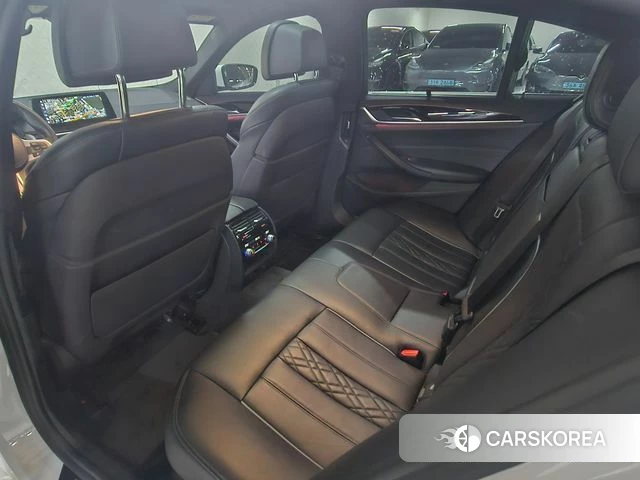 BMW 5 Series (G30) 2018 Белый из Кореи, фото 2