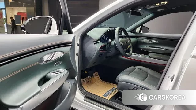 Genesis GV70 2023 Белый из Кореи, фото 2