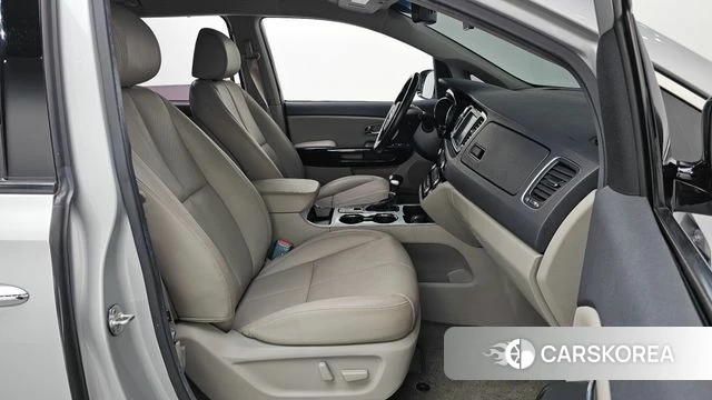 Kia The New Carnival 2018 Серебряный из Кореи, фото 2