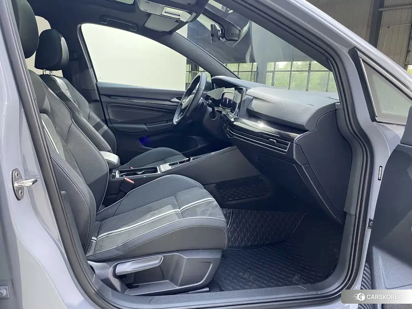 Volkswagen Golf 2023 Silver/gray из Китая, фото 3